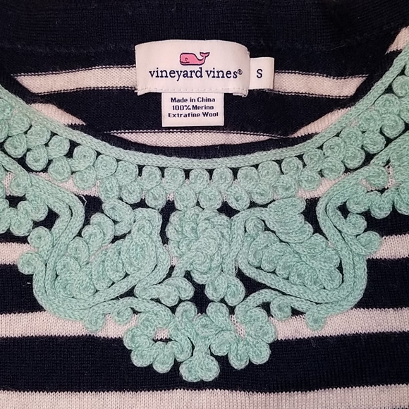 Vineyard Vines Women's Applique Crew Neck - Picture 3 of 3